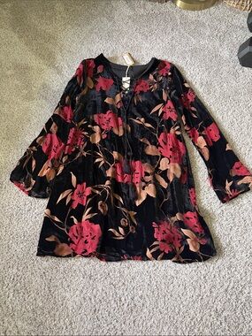 MYSTREE - NWT velvet dress